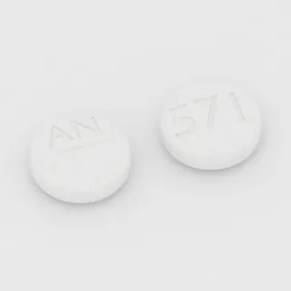 Betanecol 5 mg em comprimido: branco, redondo, 11 mm, sulcado, com a gravação AN de um lado e 571 do outro.