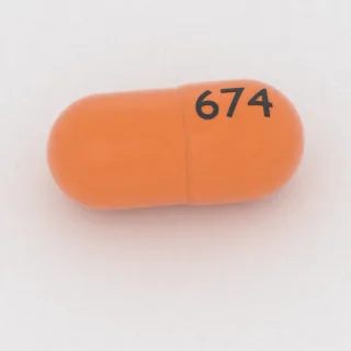 Calcitriol 0.5 ug Kapsel: orange, 13 mm, Prägung 674.