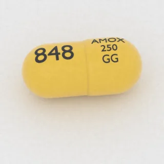 Kapsul Amoksisilin 250 mg: kuning, 18 mm, dengan kode cetak AMOX 250 GG 848.