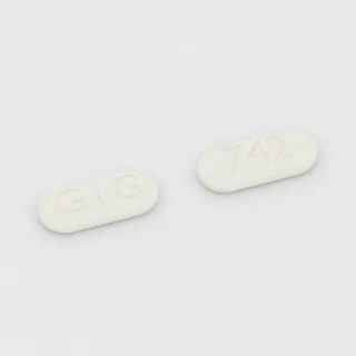 Ciprofloxacin 500 mg tablet: white, capsule-shaped, 18 mm, scored, imprinted GG on one side and 742 on the other.