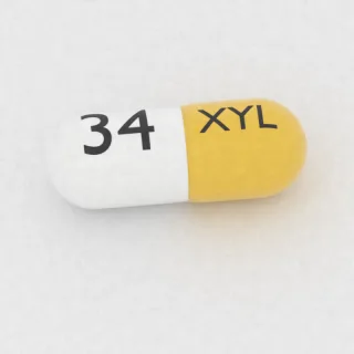 Acétazolamide 500 mg en gélule : jaune et blanc, 26 mm, inscription XYL sur une face et 34 sur l'autre.