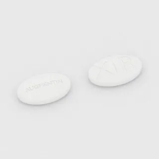 Amoksycylina + kwas klawulanowy 562.5 mg / 62.5 mg / 437.5 mg, tabletka: biała, owalna, 22 mm, z linią podziału, z oznaczeniem AUGMENTIN po jednej stronie i XR po drugiej.