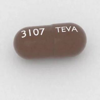 Kapsul Amoksisilin 250 mg: cokelat dan cokelat, 18 mm, dengan kode cetak TEVA di satu sisi dan 3107 di sisi lainnya.