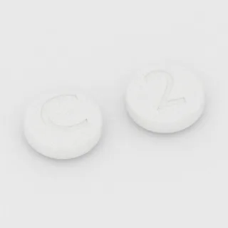 Cetirizin 10 mg Tablette: weiß, rund, 8 mm, Prägung C auf der einen Seite und 2 auf der anderen.